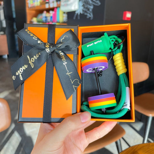 【🎁Božićna ponuda🎄】Kreativni mini privjesak za ključeve s bučicama – šareni dizajn od silikona i metala | Savršen poklon za ljubitelje fitnessa!