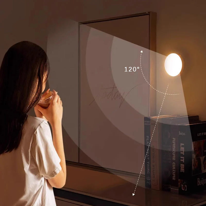 【🎁Božićna ponuda🎄】Kompaktna noćna lampa za dom sa senzorom pokreta