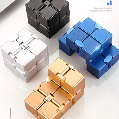 【🎁Božićna ponuda🎄】Antistres kocka – Opustite se bilo gdje i bilo kada!