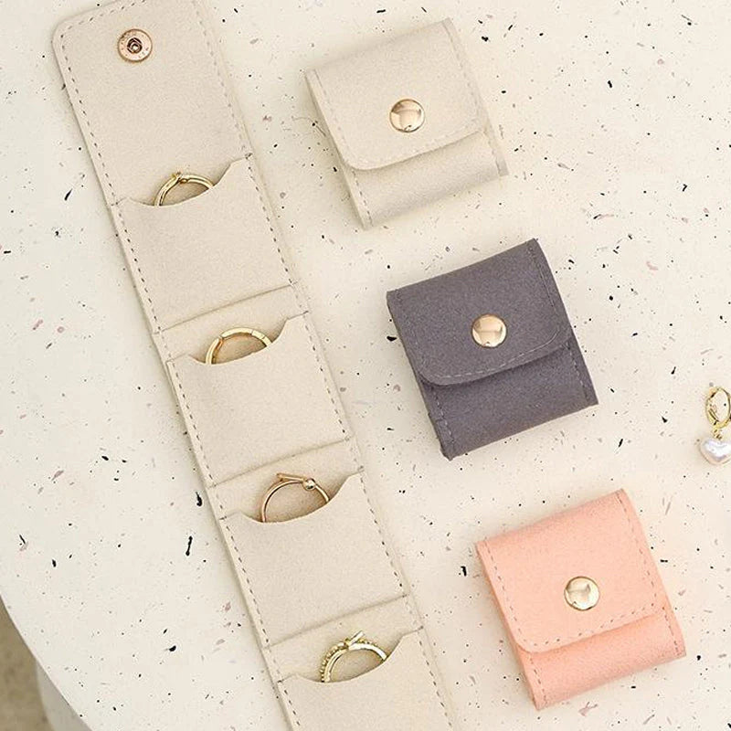 【🎁Božićna ponuda🎄】Sklopivi organizator za nakit od baršuna – kompaktan, elegantan i dizajn prilagođen putovanjima s sigurnim zatvaranjem na kopču（🔥Kupi 1 dobi 1 gratis🔥）