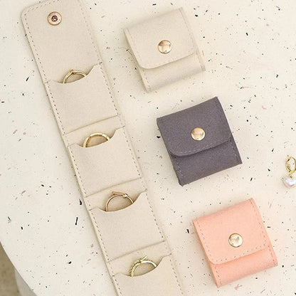 【🎁Božićna ponuda🎄】Sklopivi organizator za nakit od baršuna – kompaktan, elegantan i dizajn prilagođen putovanjima s sigurnim zatvaranjem na kopču（🔥Kupi 1 dobi 1 gratis🔥）