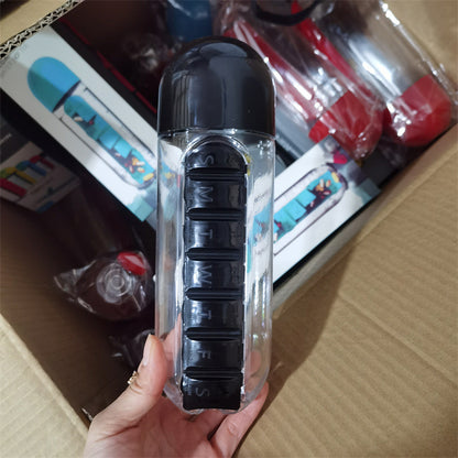 （🔥Kupi 1 dobi 1 gratis🔥）Boca za vodu dva u jednom, čaša za vodu, kutija za tablete za 7 dana, 7 rešetki, vanjska, prijenosna, višenamjenska