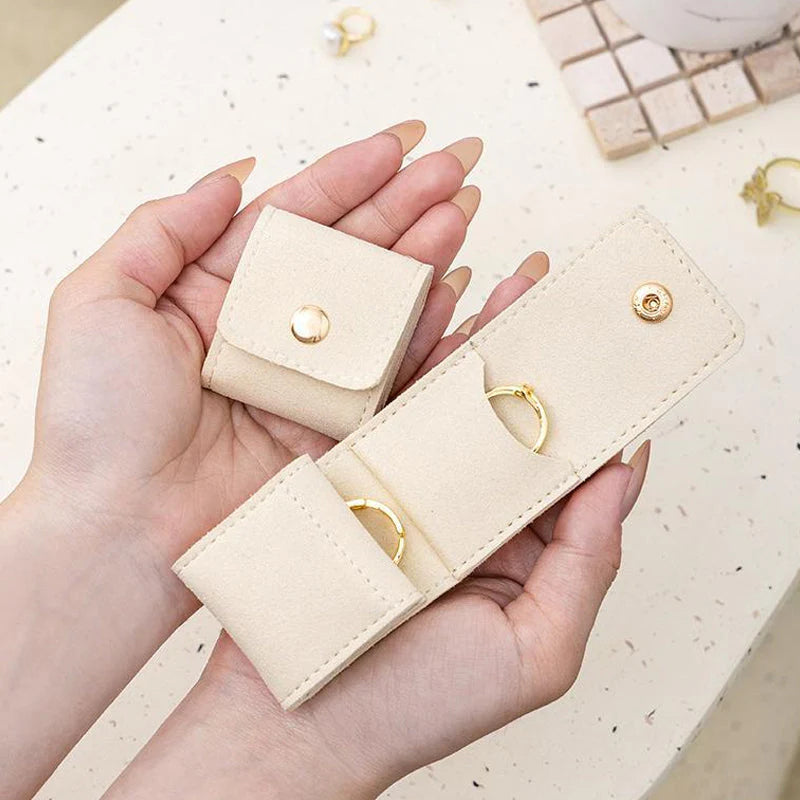 【🎁Božićna ponuda🎄】Sklopivi organizator za nakit od baršuna – kompaktan, elegantan i dizajn prilagođen putovanjima s sigurnim zatvaranjem na kopču（🔥Kupi 1 dobi 1 gratis🔥）