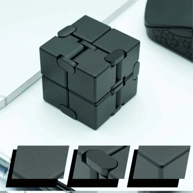 【🎁Božićna ponuda🎄】Antistres kocka – Opustite se bilo gdje i bilo kada!