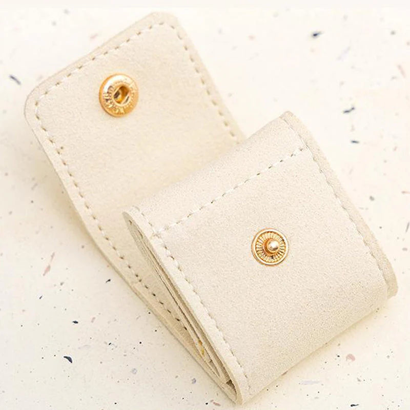 【🎁Božićna ponuda🎄】Sklopivi organizator za nakit od baršuna – kompaktan, elegantan i dizajn prilagođen putovanjima s sigurnim zatvaranjem na kopču（🔥Kupi 1 dobi 1 gratis🔥）