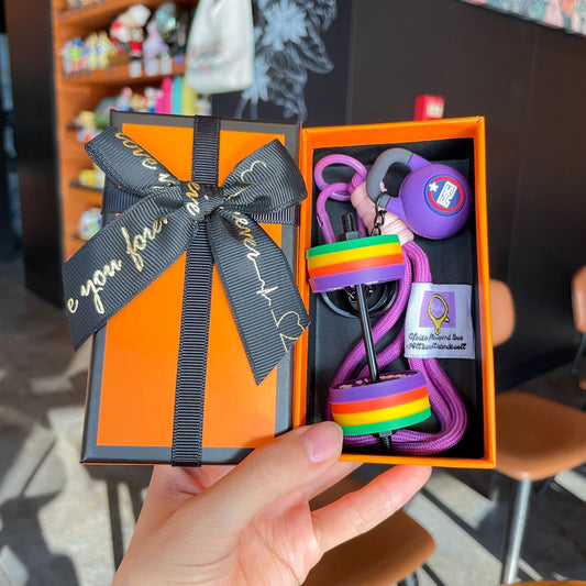 【🎁Božićna ponuda🎄】Kreativni mini privjesak za ključeve s bučicama – šareni dizajn od silikona i metala | Savršen poklon za ljubitelje fitnessa!