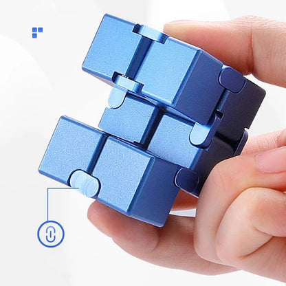 【🎁Božićna ponuda🎄】Antistres kocka – Opustite se bilo gdje i bilo kada!