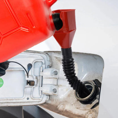 Behúzható autó üzemanyag-tölcsér