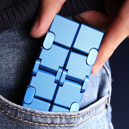 【🎁Božićna ponuda🎄】Antistres kocka – Opustite se bilo gdje i bilo kada!